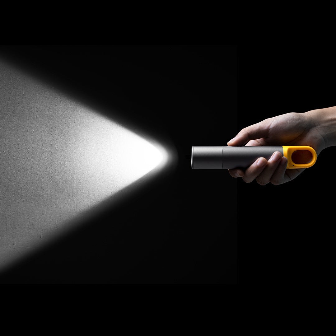 High Lumen Zoom Flashlight With Long Battery Life