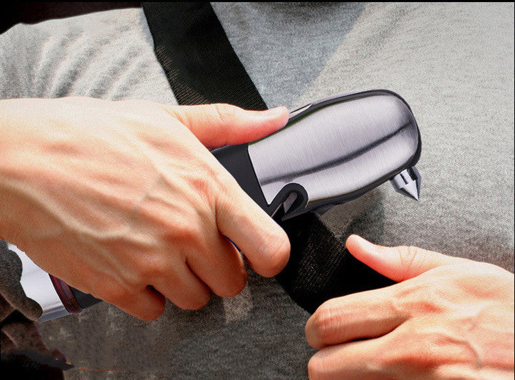 Multifunctional LED Flashlight With Safety Escape Hammer